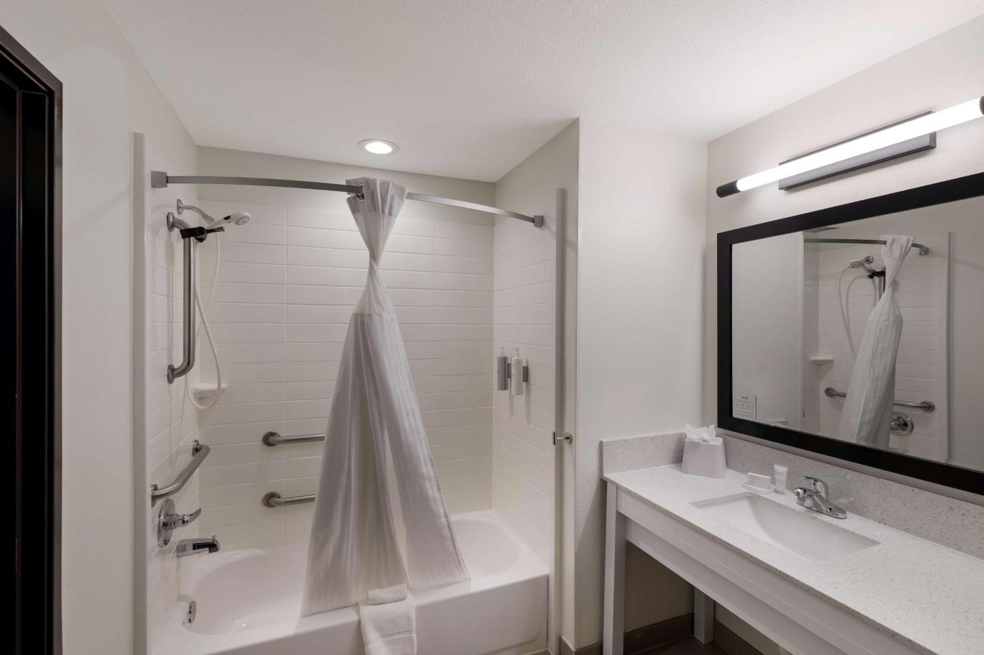 Spark By Hilton Midland South Экстерьер фото