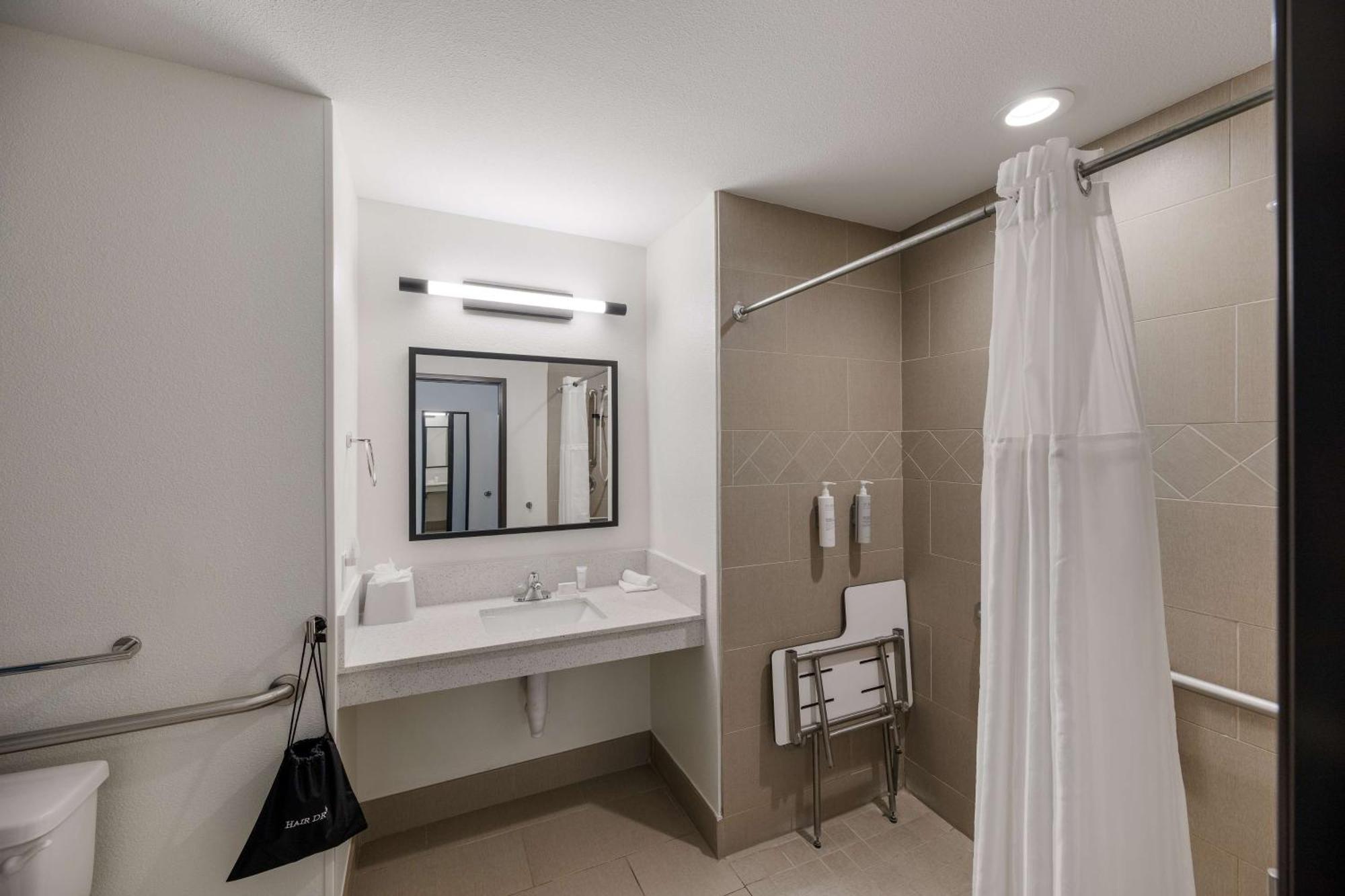 Spark By Hilton Midland South Экстерьер фото