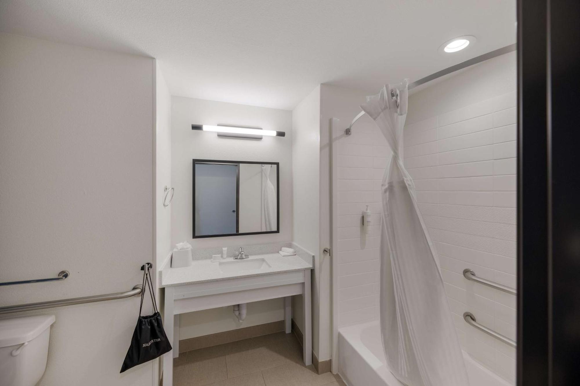 Spark By Hilton Midland South Экстерьер фото