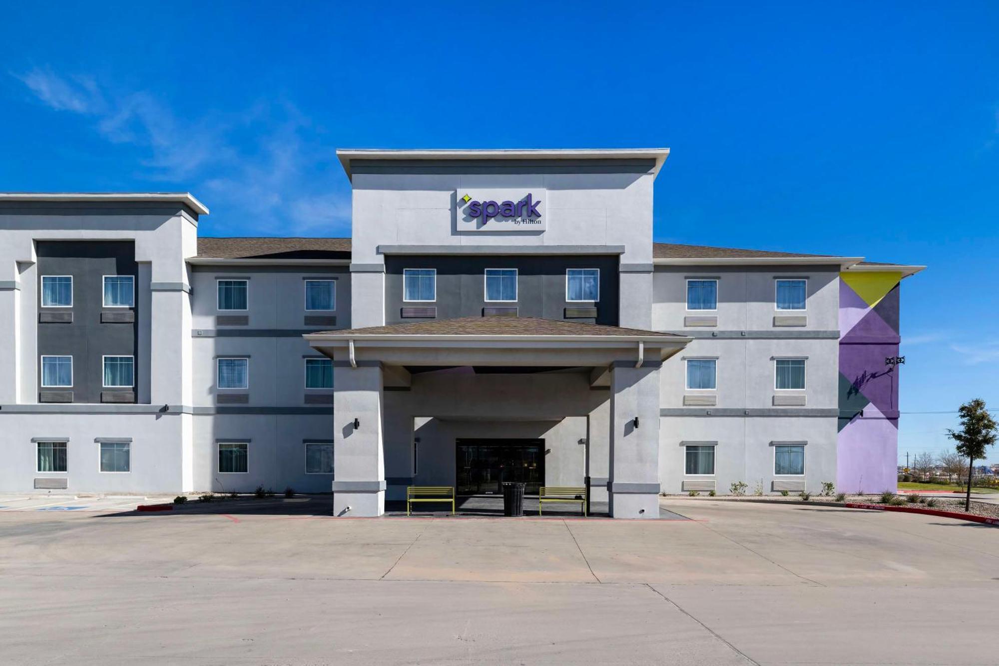 Spark By Hilton Midland South Экстерьер фото